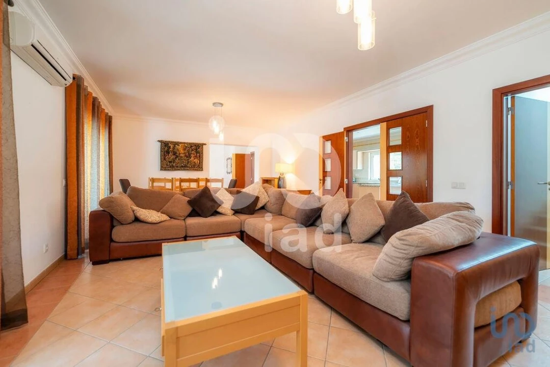 Moradia T4 para Venda em Quelfes Foto 6