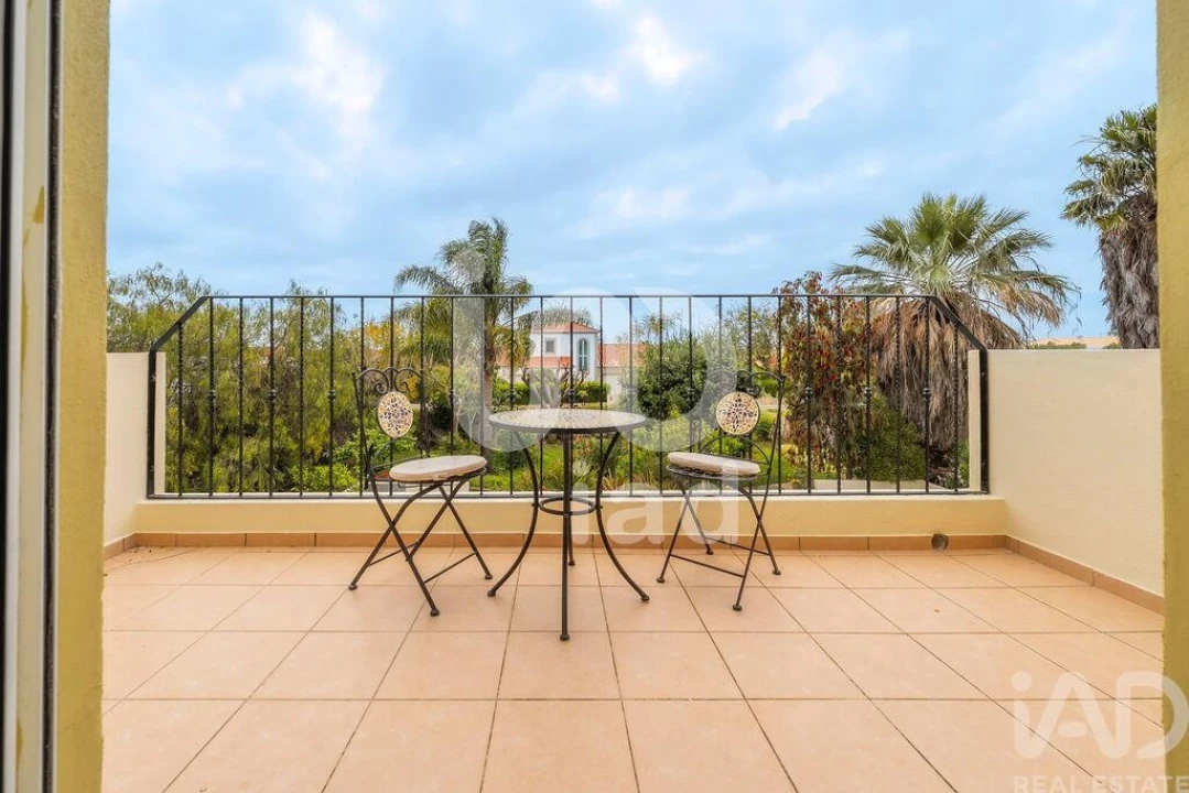 Moradia T4 para Venda em Quelfes Foto 24