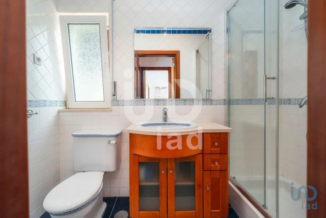 Moradia T4 para Venda em Quelfes Foto 12