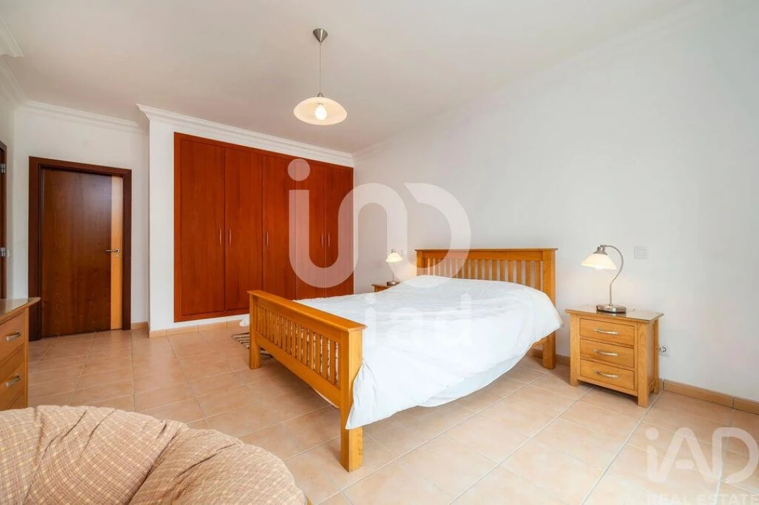 Moradia T4 para Venda em Quelfes Foto 22