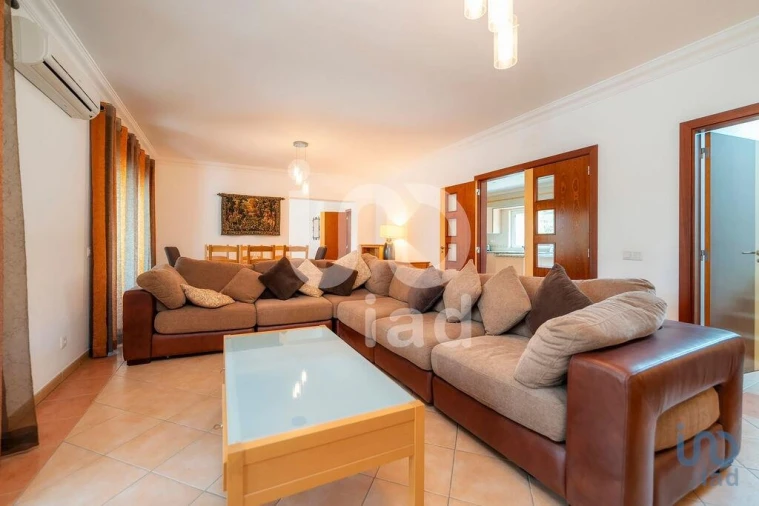 Moradia T4 para Venda em Quelfes Foto 6