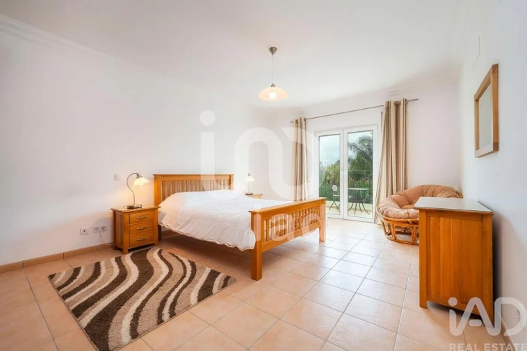 Moradia T4 para Venda em Quelfes Foto 20