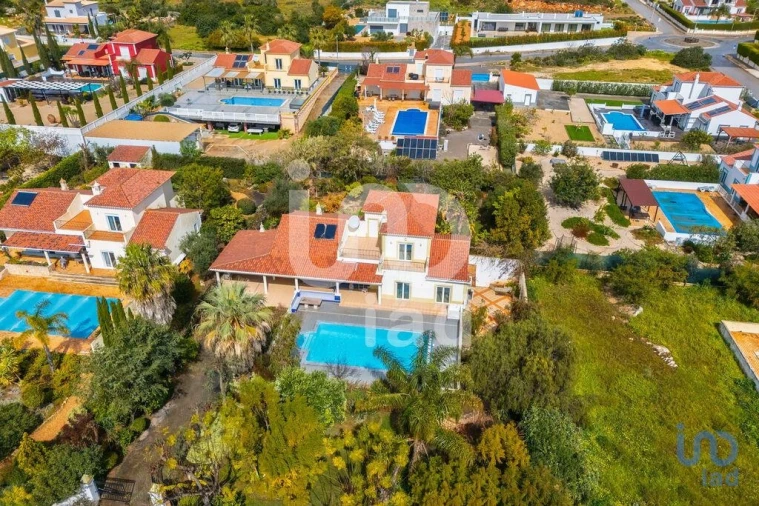 Moradia T4 para Venda em Quelfes Foto 2