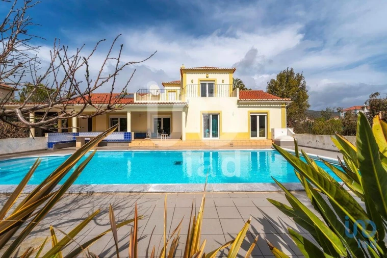 Moradia T4 para Venda em Quelfes Foto 1