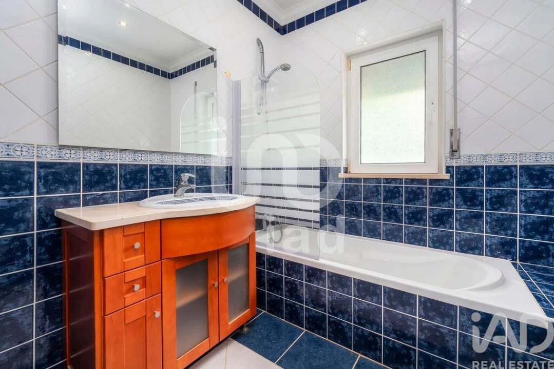 Moradia T4 para Venda em Quelfes Foto 19