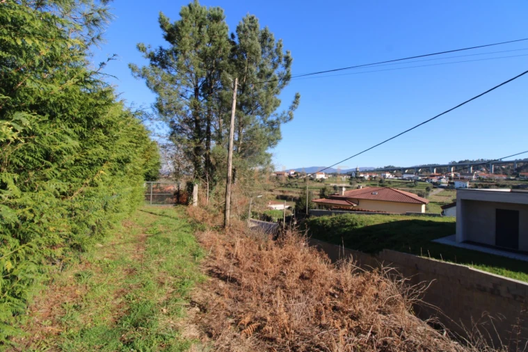 Terreno para Venda em Cornes Foto 2