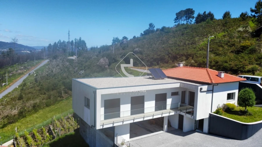 Moradia T3 para Venda em Bravães Foto 21