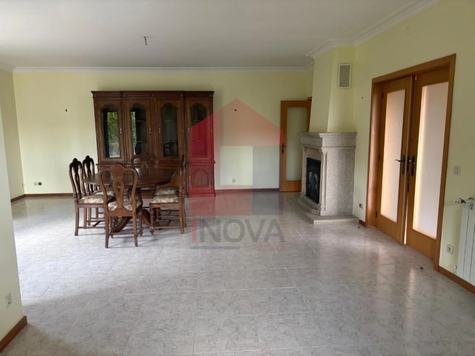 Moradia T4 para Venda em Lago Foto 5