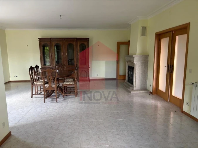 Moradia T4 para Venda em Lago Foto 5