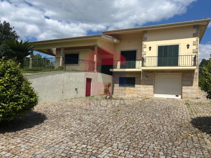 Moradia T4 para Venda em Lago Foto 2