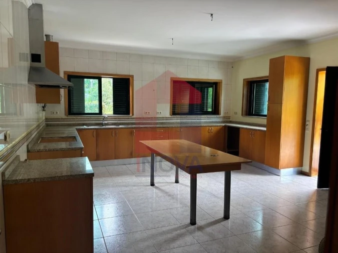 Moradia T4 para Venda em Lago Foto 9