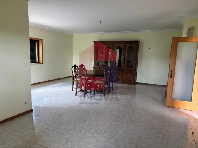 Moradia T4 para Venda em Lago Foto 3