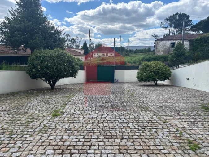 Moradia T4 para Venda em Lago Foto 33