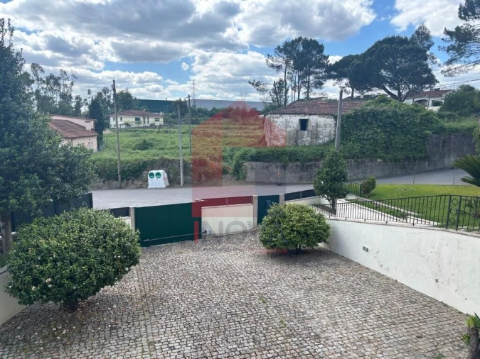 Moradia T4 para Venda em Lago Foto 21