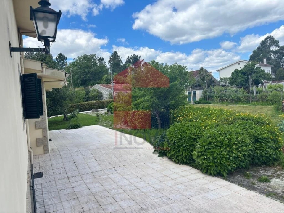 Moradia T4 para Venda em Lago Foto 31