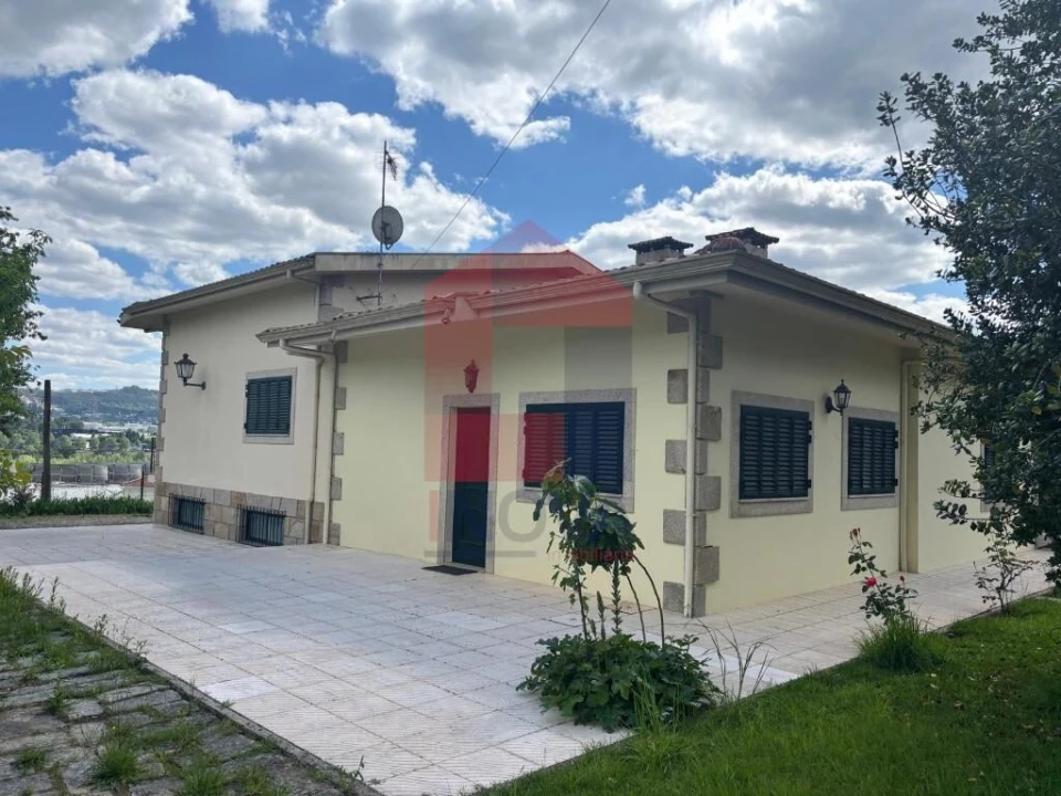 Moradia T4 para Venda em Lago Foto 59