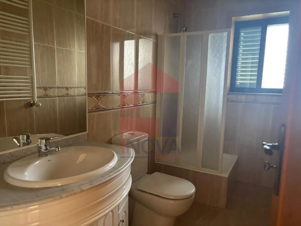 Moradia T4 para Venda em Lago Foto 22