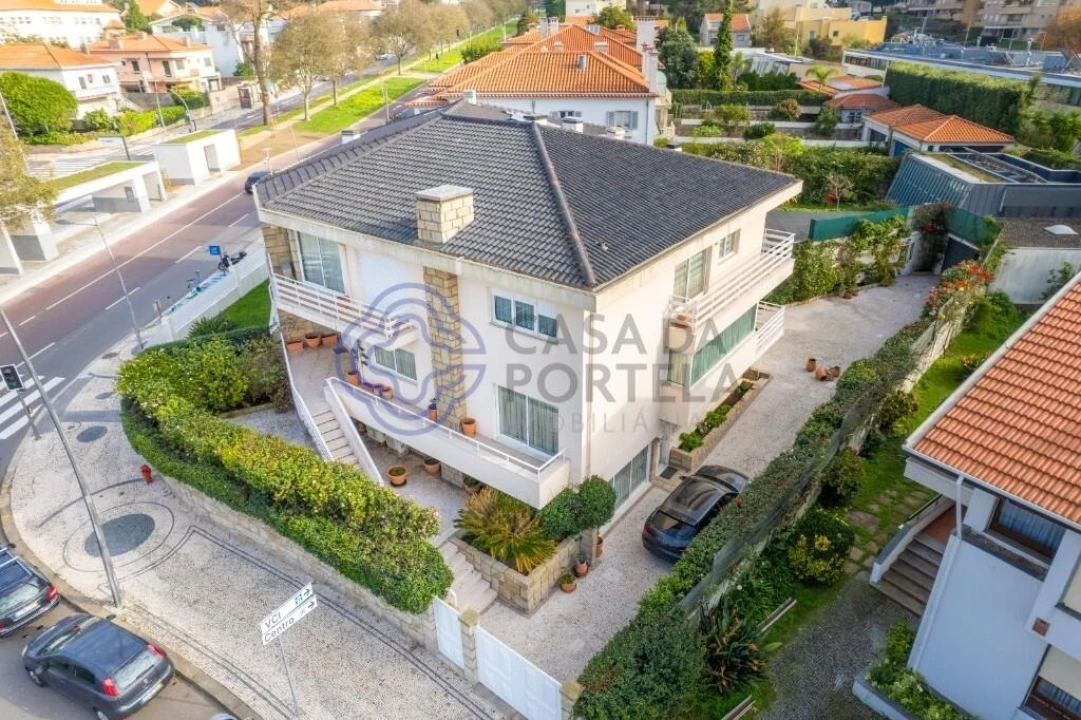 Moradia T5 para Venda em Aldoar, Foz do Douro e Nevogilde Foto 1