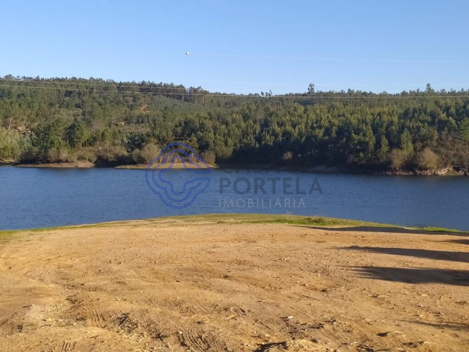 Moradia T1 para Venda em Casais e Alviobeira Foto 9