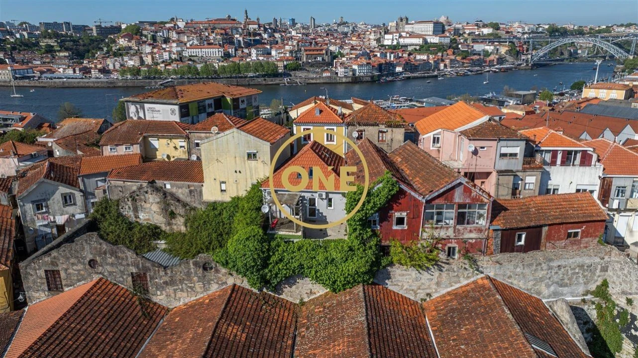 Moradia T1 para Venda em Santa Marinha e São Pedro da Afurada Foto 1