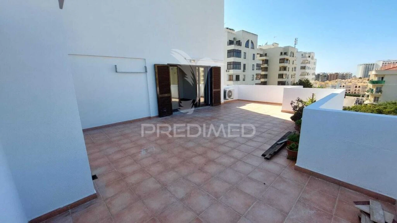 Apartamento T2 para Venda em Quarteira Foto 11