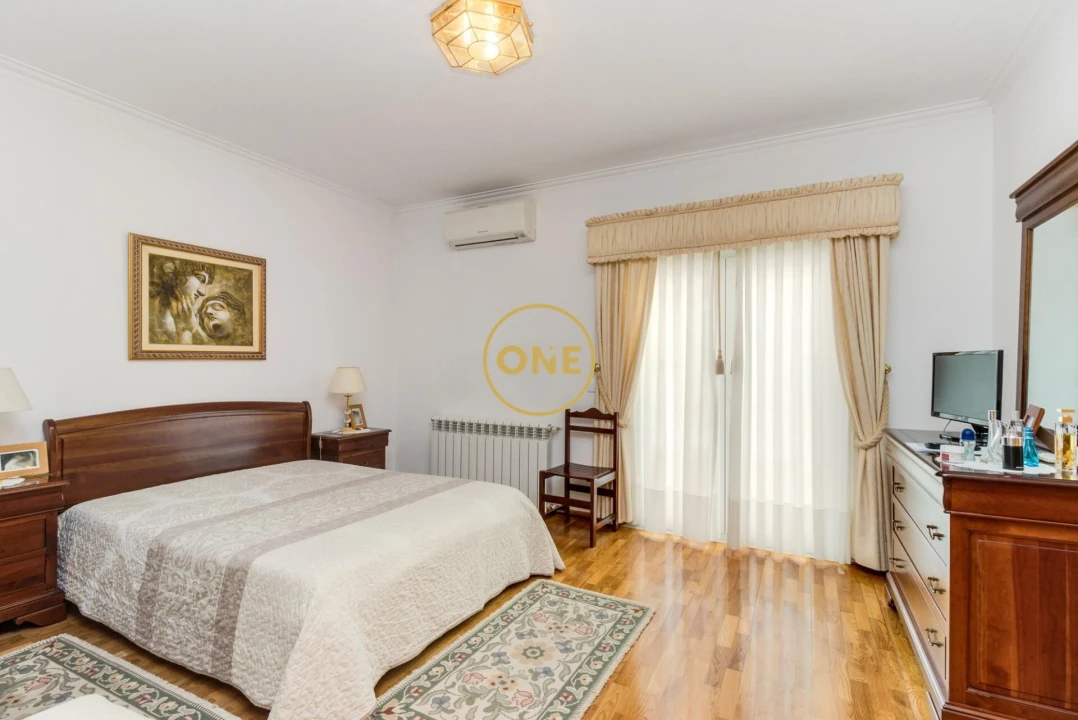 Moradia T4 para Venda em Ramada e Caneças Foto 18