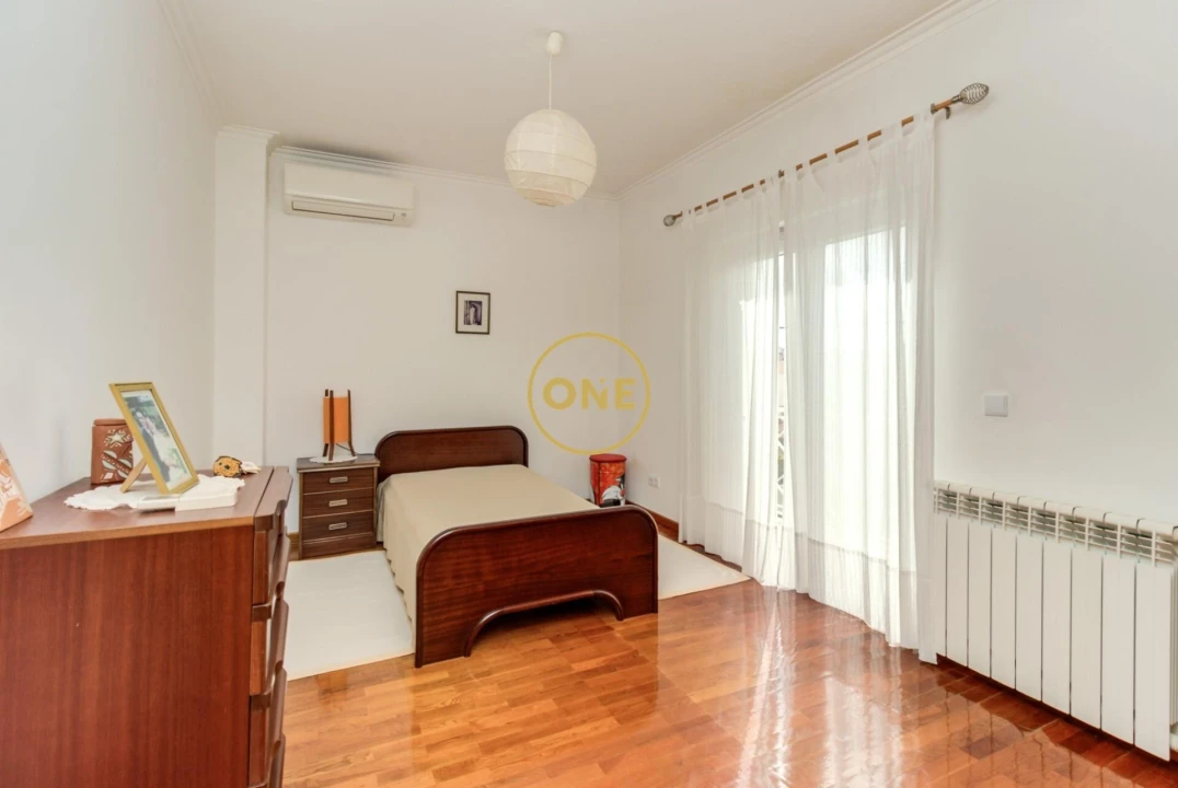 Moradia T4 para Venda em Ramada e Caneças Foto 5