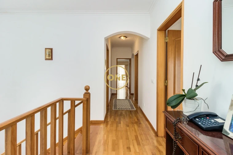 Moradia T4 para Venda em Ramada e Caneças Foto 2