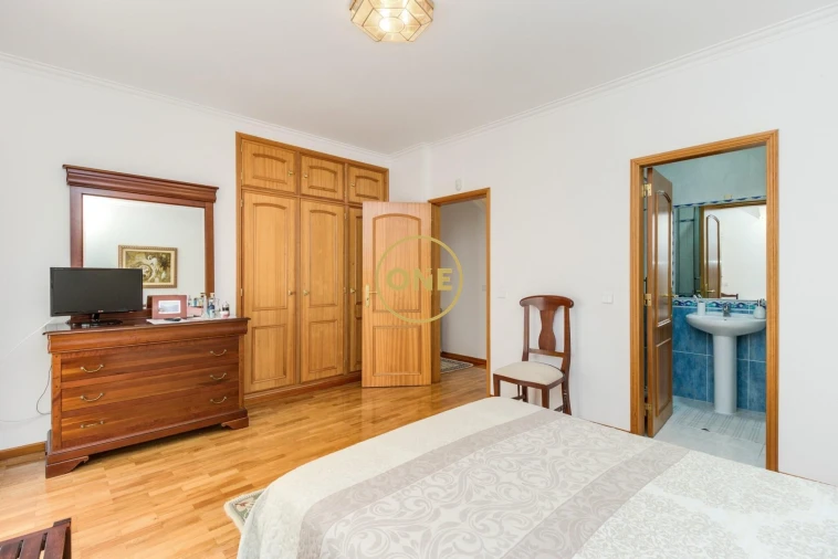 Moradia T4 para Venda em Ramada e Caneças Foto 19