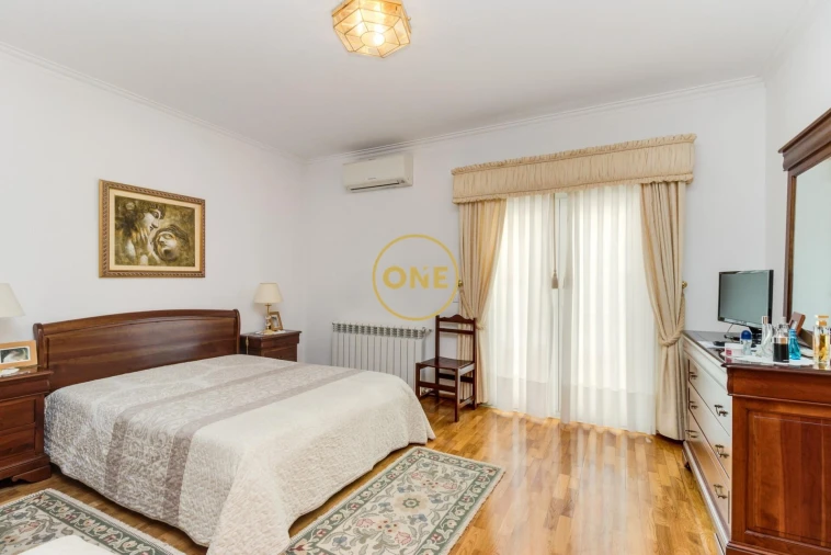 Moradia T4 para Venda em Ramada e Caneças Foto 17