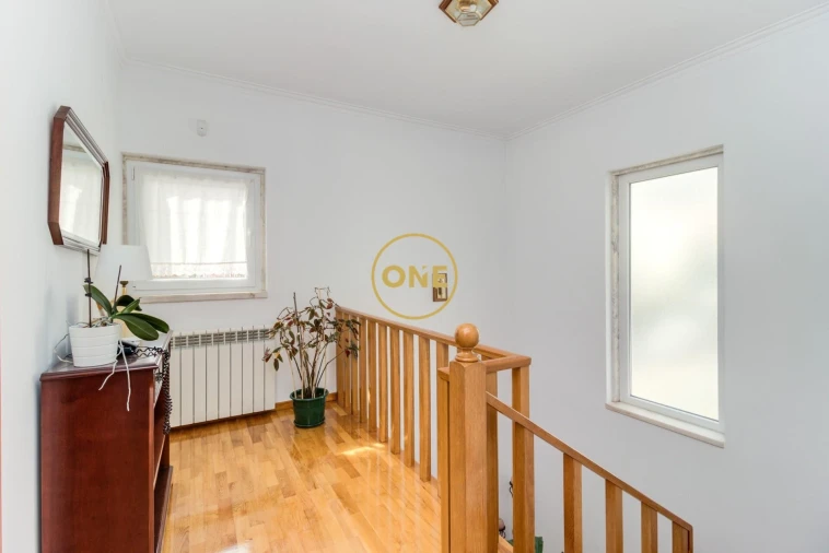 Moradia T4 para Venda em Ramada e Caneças