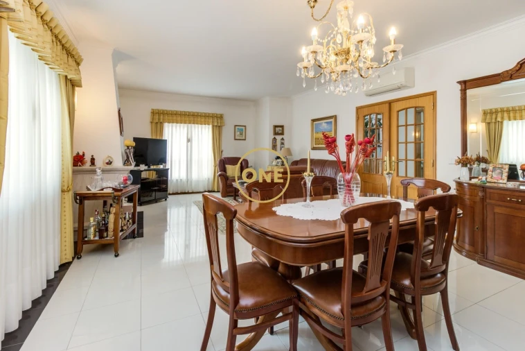 Moradia T4 para Venda em Ramada e Caneças Foto 35