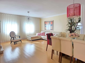 Apartamento T3 para Arrendamento em Agualva e Mira-Sintra