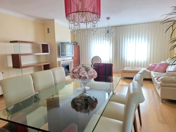 Apartamento T3 para Arrendamento em Agualva e Mira-Sintra