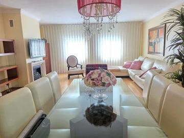 Apartamento T3 para Arrendamento em Agualva e Mira-Sintra