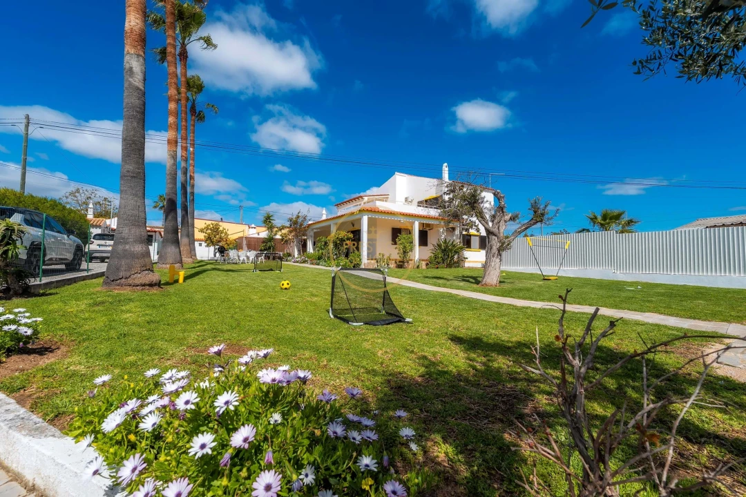 Moradia T4 para Arrendamento férias em Quarteira Foto 4