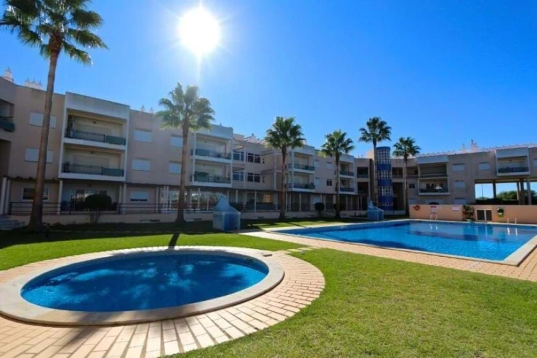 Apartamento T3 para Venda em Quarteira Foto 1