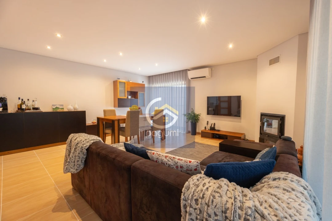 Moradia T3 para Venda em Lodares Foto 6