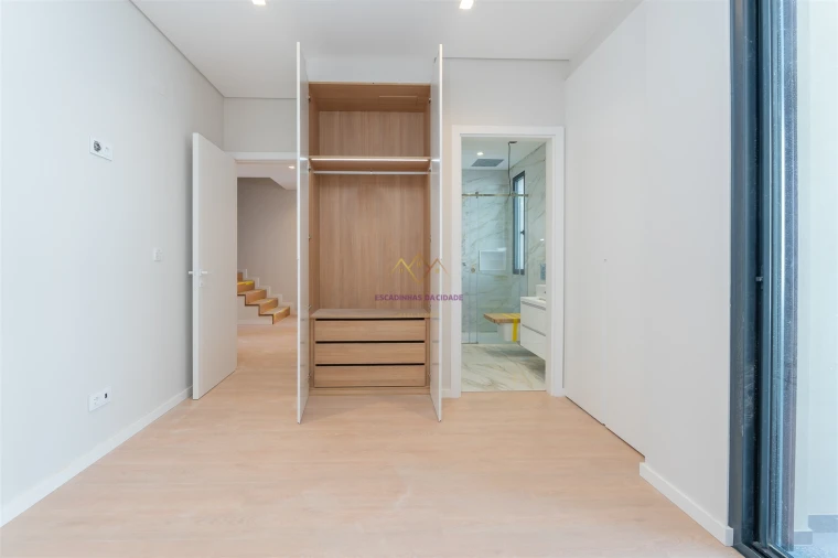 Moradia T4 para Venda em Alcabideche Foto 16