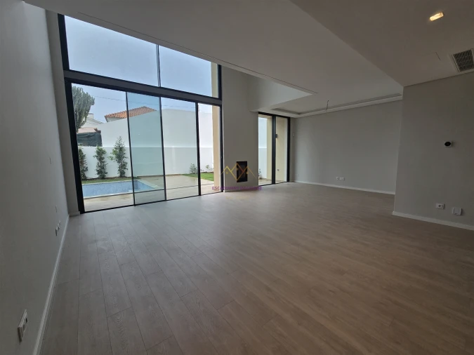 Moradia T4 para Venda em Alcabideche Foto 59