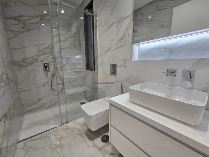 Moradia T4 para Venda em Alcabideche Foto 54