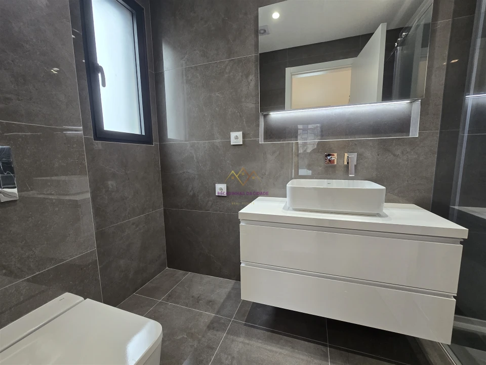 Moradia T4 para Venda em Alcabideche Foto 43