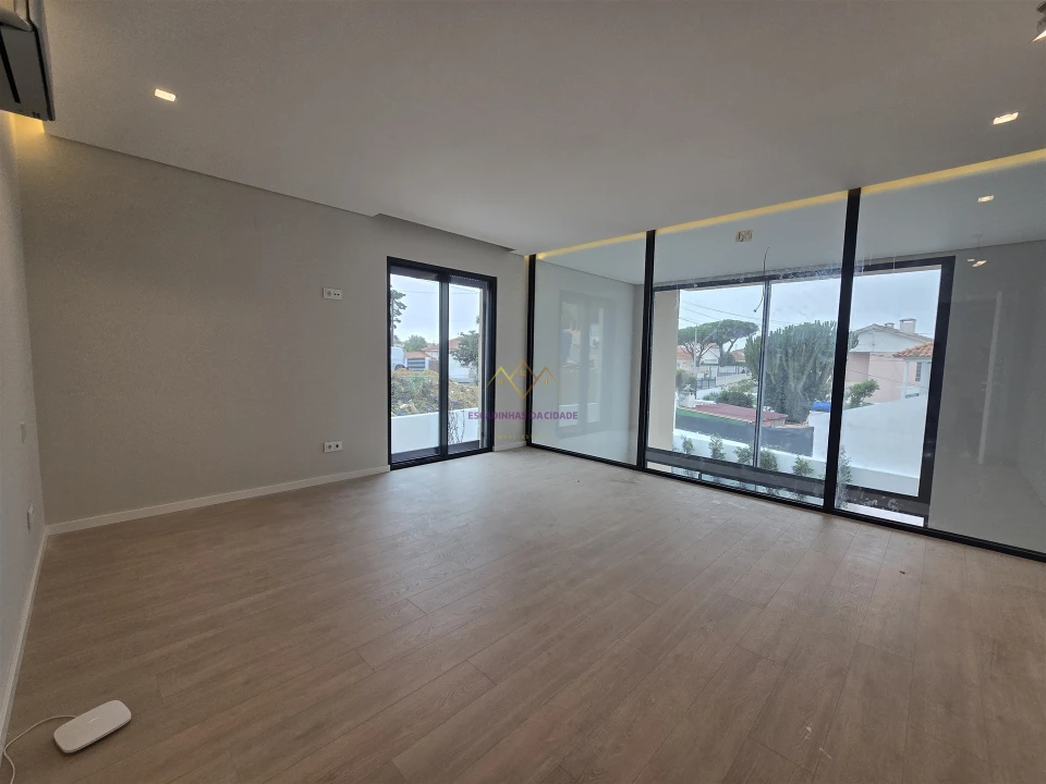 Moradia T4 para Venda em Alcabideche Foto 50