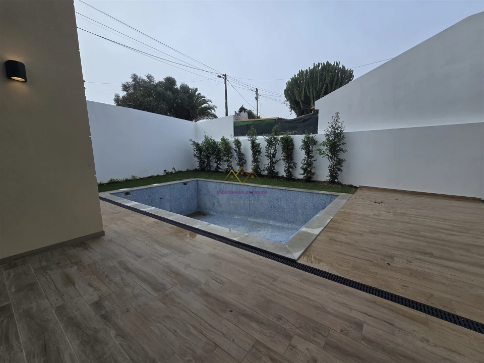 Moradia T4 para Venda em Alcabideche Foto 57