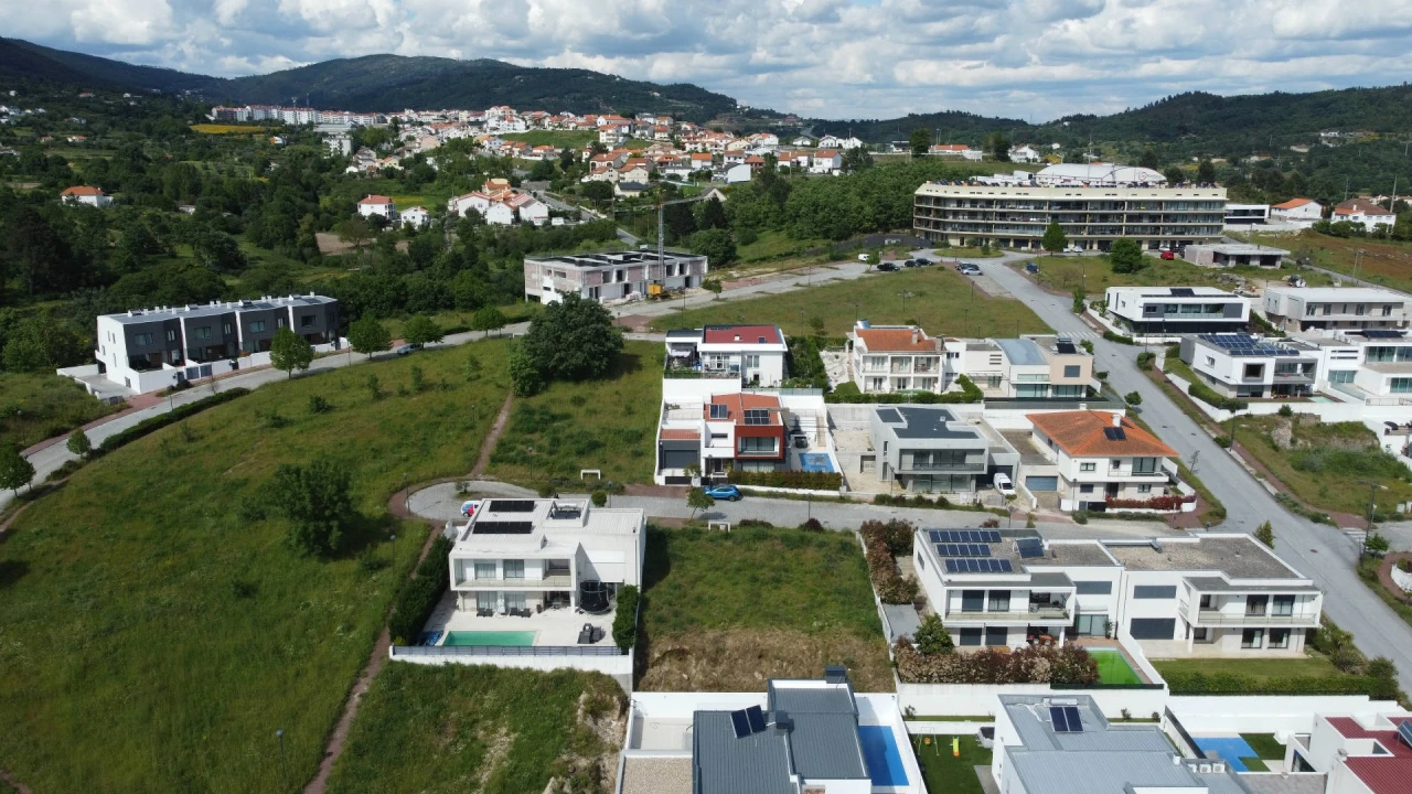 Terreno para Venda em Teixoso e Sarzedo Foto 7