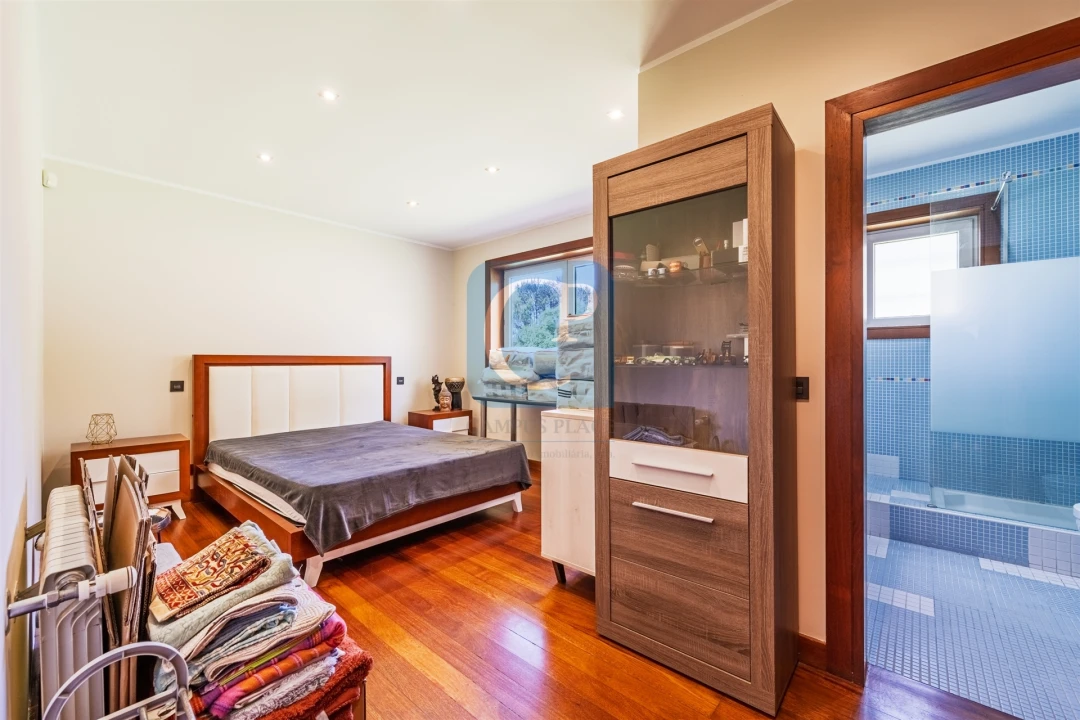 Moradia T5 para Venda em Modivas Foto 26