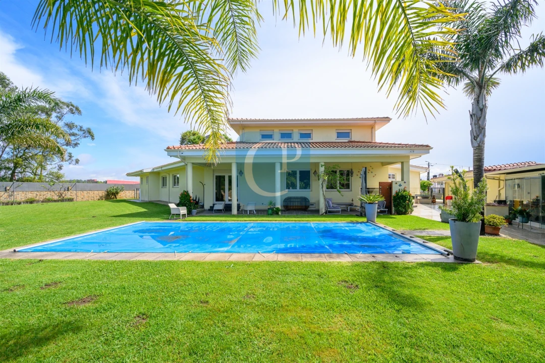 Moradia T5 para Venda em Modivas Foto 1