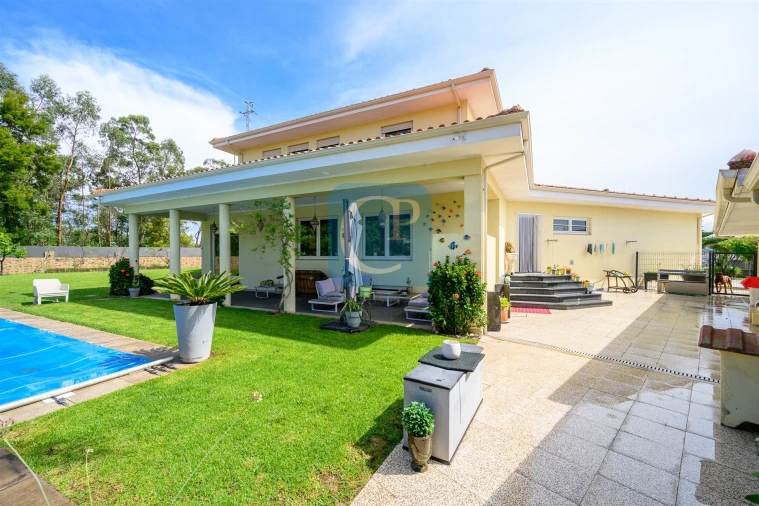 Moradia T5 para Venda em Modivas Foto 17