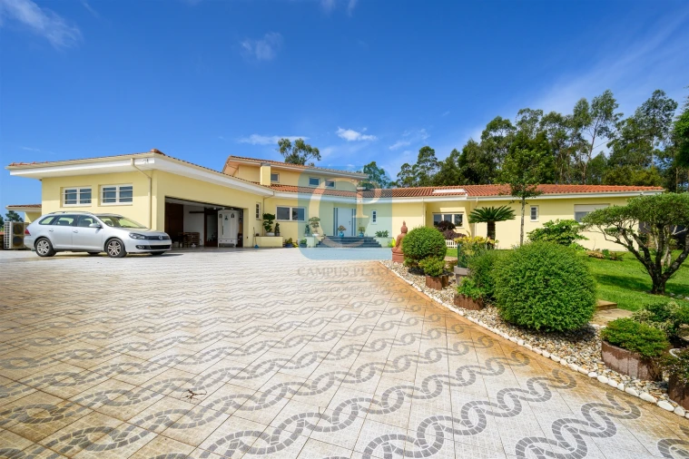 Moradia T5 para Venda em Modivas Foto 23