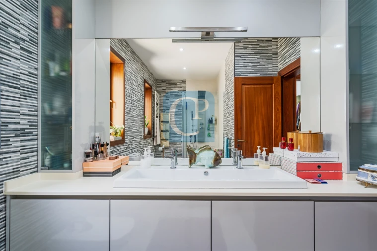 Moradia T5 para Venda em Modivas Foto 37